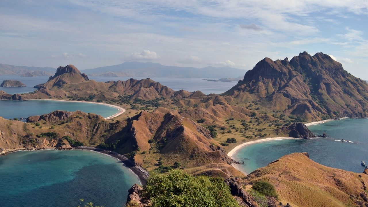 Les baies et les collines de l'île de Padar, dans le parc national de Komodo