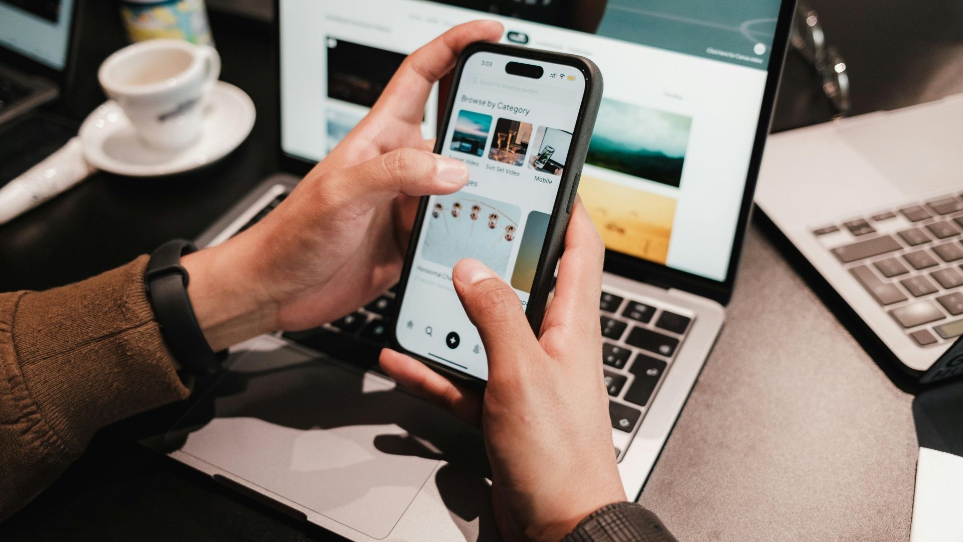 Utilização de uma aplicação móvel de gestão de plano num smartphone